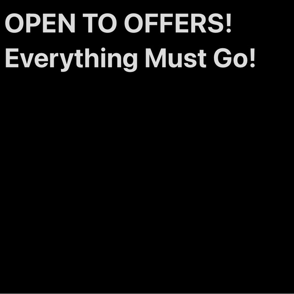 MAKE ME AN OFFER! LOOKING TO CLEAR CLOSET! - Picture 1 of 1